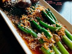 -Chom Cafe and Restaurant