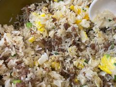 窝蛋牛肉饭-红星光发煲仔饭(文海店)