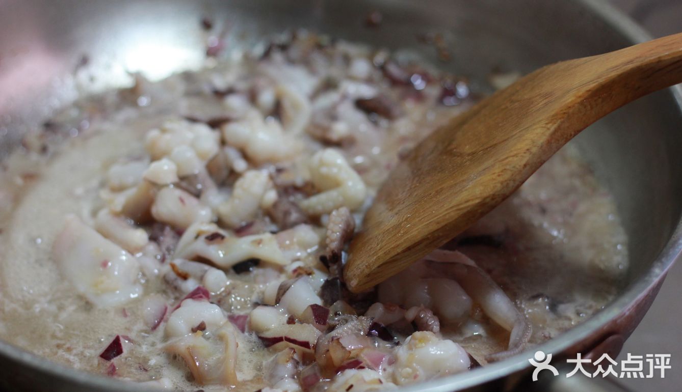 高级！在家里也能做的墨鱼汁意大利面