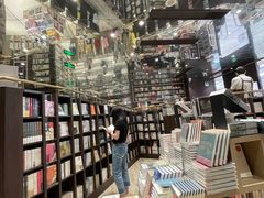 -钟书阁(群光广场店)