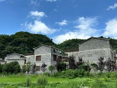 -高荡千年布依古寨旅游景区