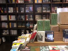 -钟书阁(松江泰晤士小镇店)