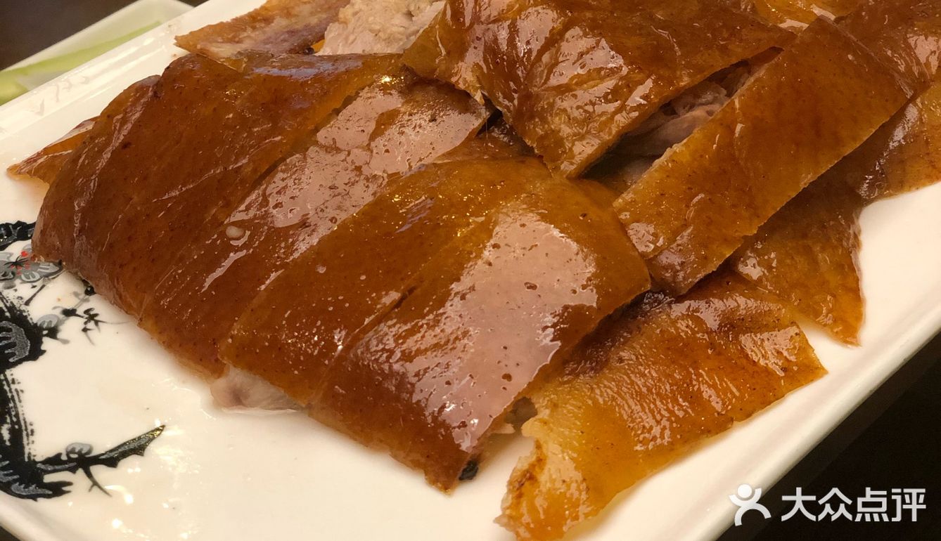 鴨子的名就點了片皮鴨！的確是皮脆肉嫩，好吃！