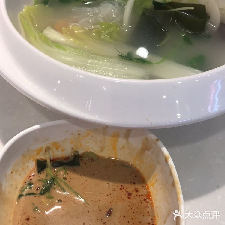 位于富丰桥欧尚对面的京川婆婆麻辣烫，本来想遛弯不吃饭