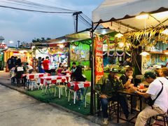 -席娜卡琳火车铁道夜市