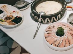 -洪氏嗨捞·广东猪肚鸡·椰子鸡火锅(西咸万象城店)