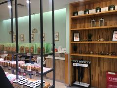 面包甜点陈列柜-仟吉(虎泉店)