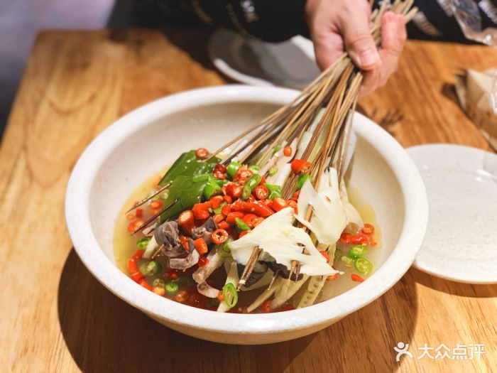 叶婆婆钵钵鸡(建设路店)藤椒味钵钵鸡图片