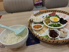 -花馬肆.云南过桥米线(汉神购物广场现场熬汤店)