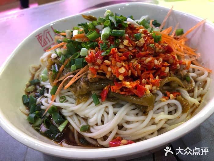 面行人酱香拌面图片