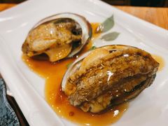 浇汁鲍鱼-老东镇啤酒屋海鲜加工·蒸汽海鲜·海鲜烧烤(台东店)