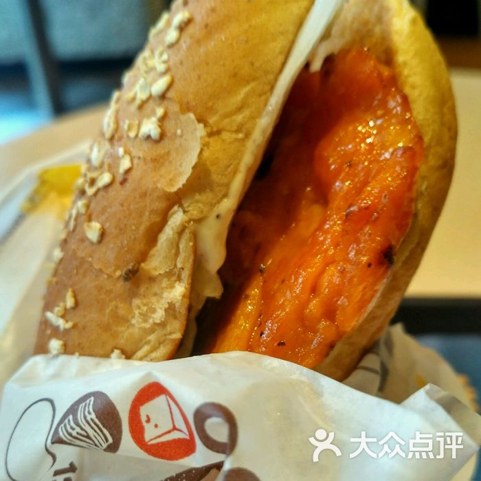 汉堡王果木香风味火烤鸡腿堡图片