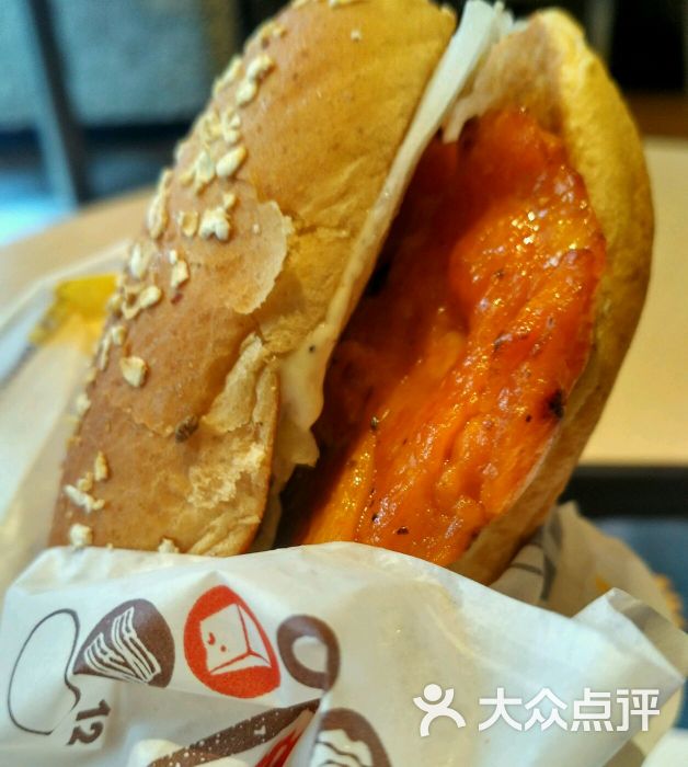 果木香风味火烤鸡腿堡