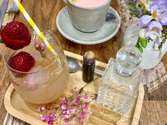 -FLOVIE FLORIST CAFE