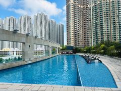 -九龙东皇冠假日酒店室外泳池