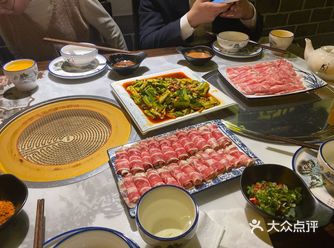 他们家特色应该是火锅里面放的牛仔排吧，确实卤的的还不