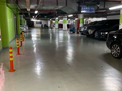 -蓝色港湾停车场