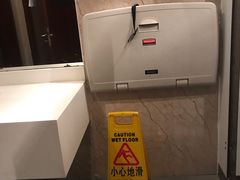 母婴换纸台-虹桥机场V2贵宾休息室