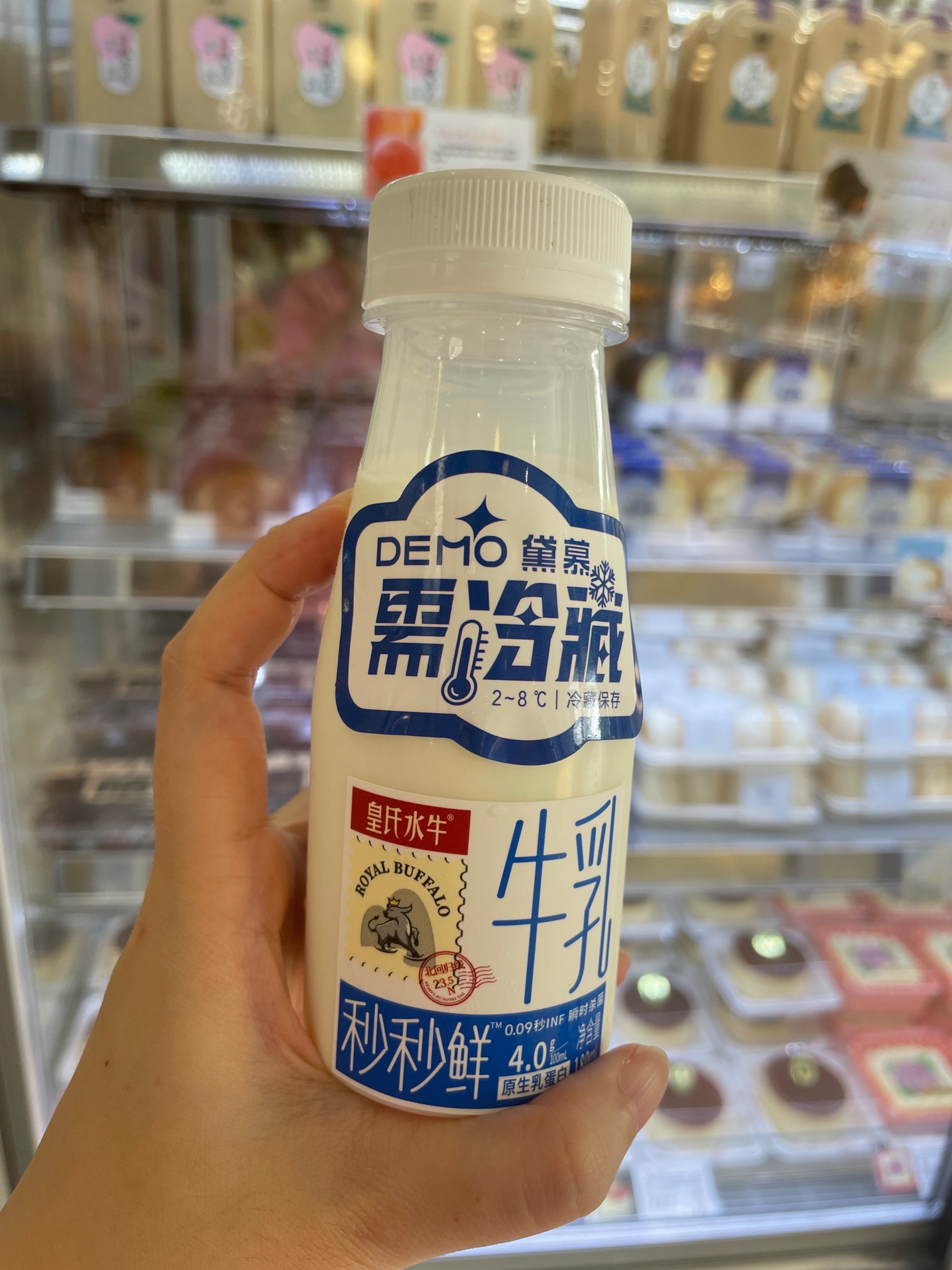 水牛奶和黄牛奶图片