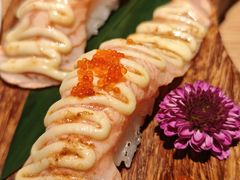 炙烤三文鱼亲子手握寿司-阿吾罗·月咏精致日料(港汇恒隆广场店)