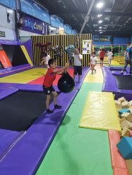 -飞跃蹦床乐园(南山科技园店)