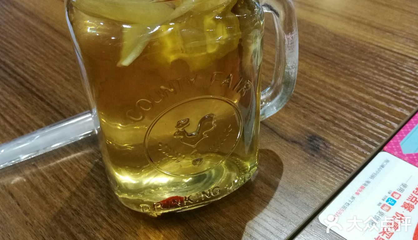 今天来到了位于凯德广场埃德蒙顿路的酷公社榴莲披萨店