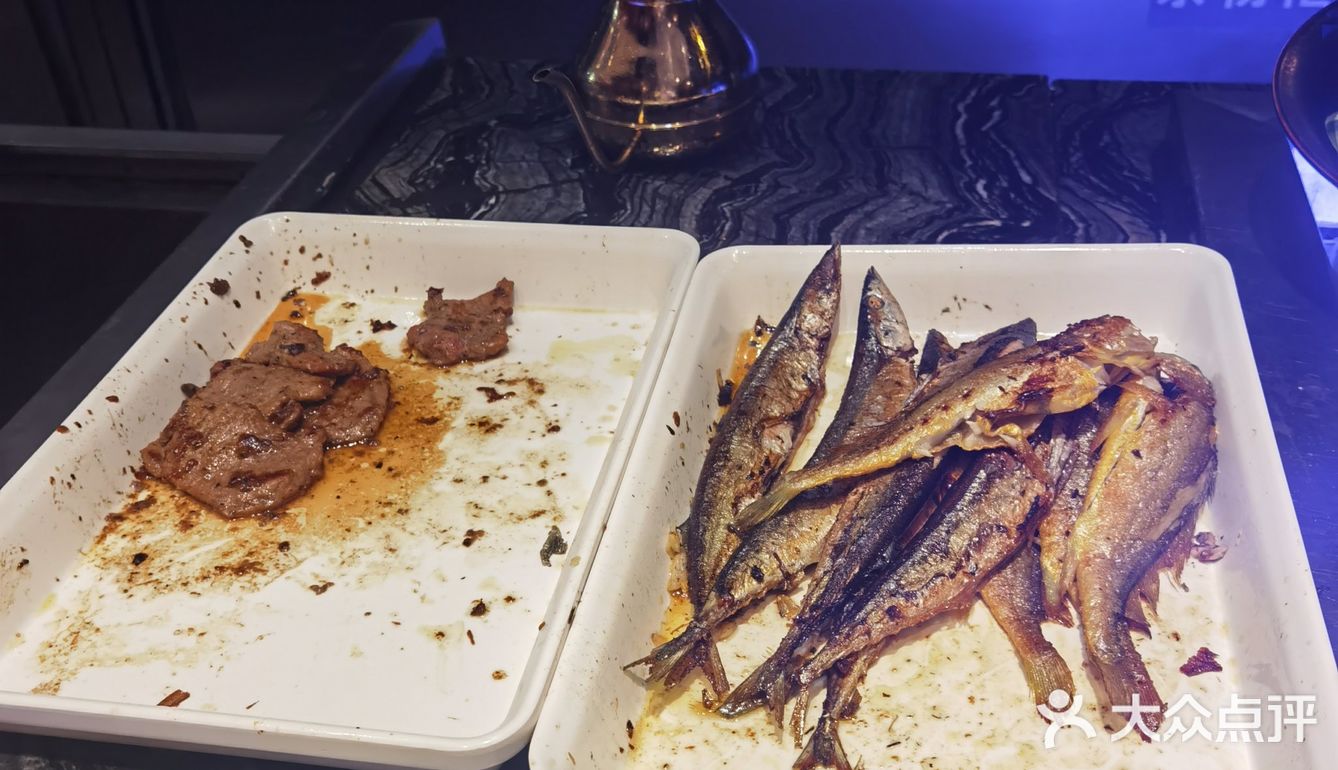 自助餐厅是一个让人吃饱喝足的地方