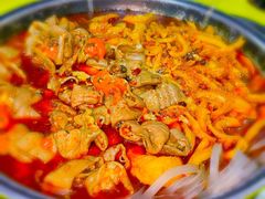 牛肚肥肠双拼锅-老红桥炸灌肠牛肚锅烧烤(定福庄店)