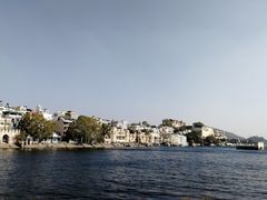 -Lake Shore Hotel & Restaurant