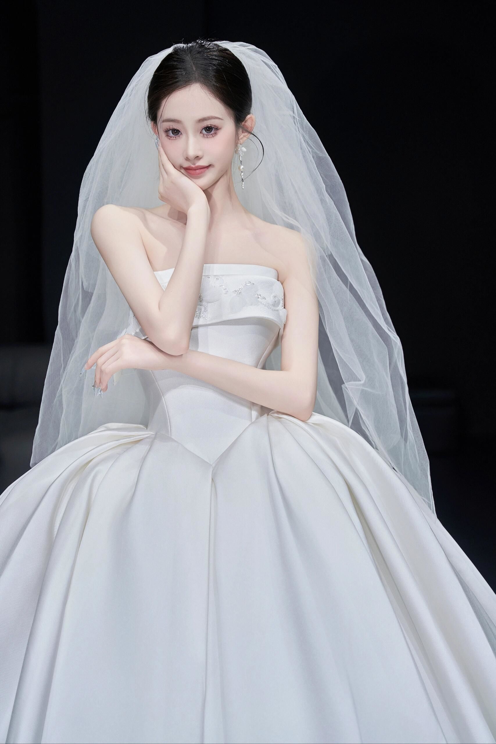婚纱
自由高级的甜美之选6015
·
95简洁大方的抹胸款式