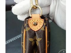 -爱革·奢品·鞋包·衣物·家居(金桥国际商业广场店)