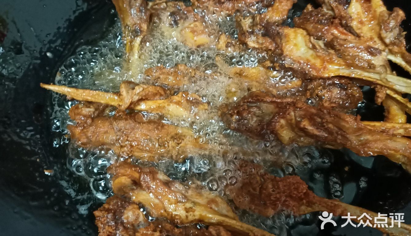 第一次做香炸鸭下巴，好吃又过瘾。