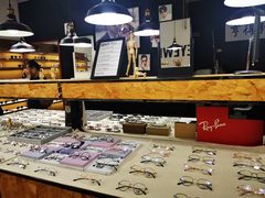 -罗伯特眼镜·蔡司官方授权(罗湖国贸店)
