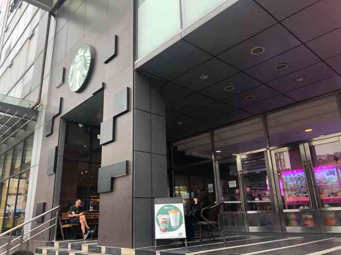 光明广场-"有一次陪着表弟去看看有没有名牌体育用品,.