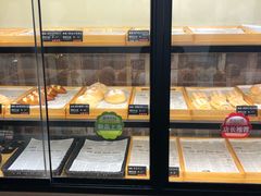 面包甜点陈列柜-啊噗吐呦现场烘焙(麦凯乐店)