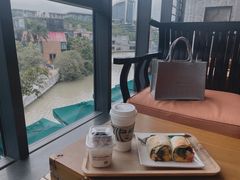 靠窗位-星巴克(南宁民歌湖店)