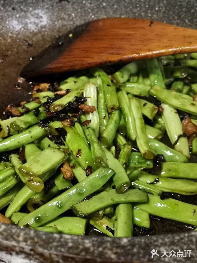 一定焯水后再进行烹饪，下面我就来讲一下是哪3种蔬菜吧！