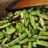 一定焯水后再进行烹饪，下面我就来讲一下是哪3种蔬菜吧！