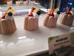 草莓慕斯蛋糕-厦门悦华酒店·绿庭主题自助餐厅