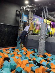 -蹦贝运动中心·蹦床·攀岩·闯关(龙岗店)