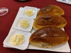 餐前面包加黄油-红房子西菜馆(淮海中路店)