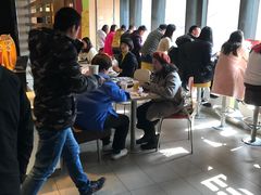 等位区-麦当劳(虹桥南丰城店)