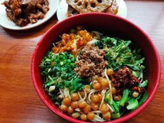 -爆炸头阿姨小四川正宗川味小吃(无任何分店)