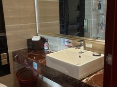 -锦龙国际酒店(天津奥体中心华苑地铁站店)