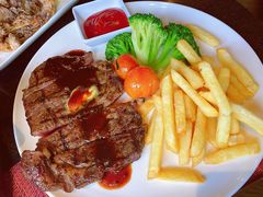 碳烤肉眼牛排及秘制牛排汁-WOLFGANG PUCK KITCHEN & BAR(迪士尼小镇店)