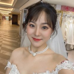 -现代经典婚纱摄影