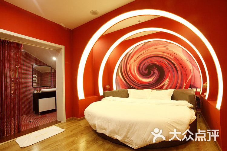 爱的隧道. 浪漫房