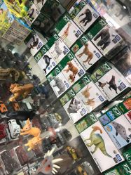 -逝水玩具折扣店