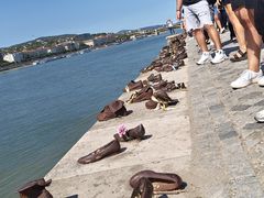 -多瑙河畔鞋履雕塑