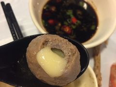 芝士包心牛丸-鲜入围煮花胶鸡海鲜火锅